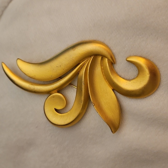 VTG JJ JONNETTE 1986 Elegant Abstract Fleur-de-lis Goldtone Brooch Earrings Set - Picture 3 of 6